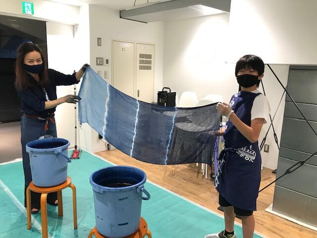 水野染工場にて毎月開催の、藍染体験イベント!